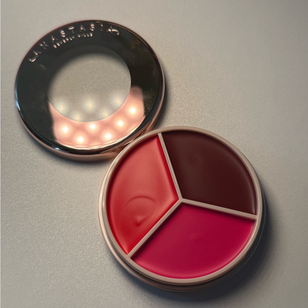 Anastasia Beverly Hills magic touch blush and lip trio